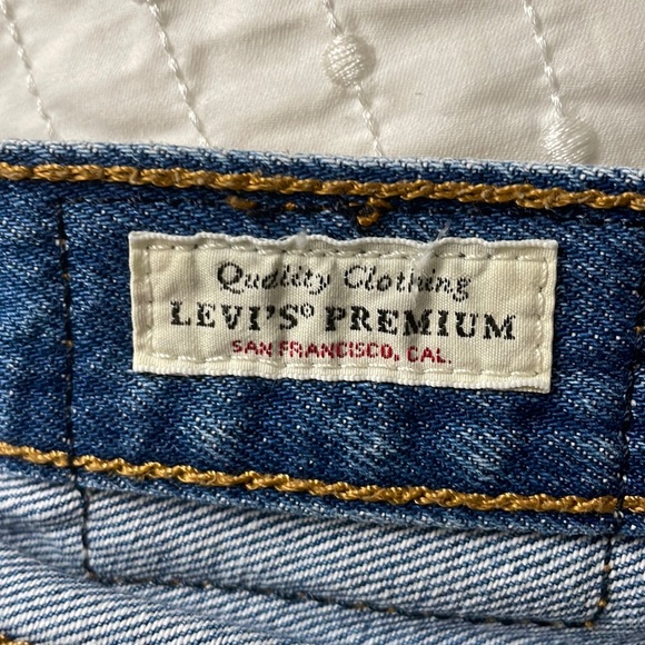 NWOT LEVIS 501 Denim Shorts - Picture 3 of 6